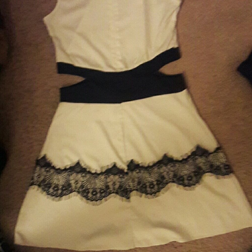 Dress - Picture 4 of 4